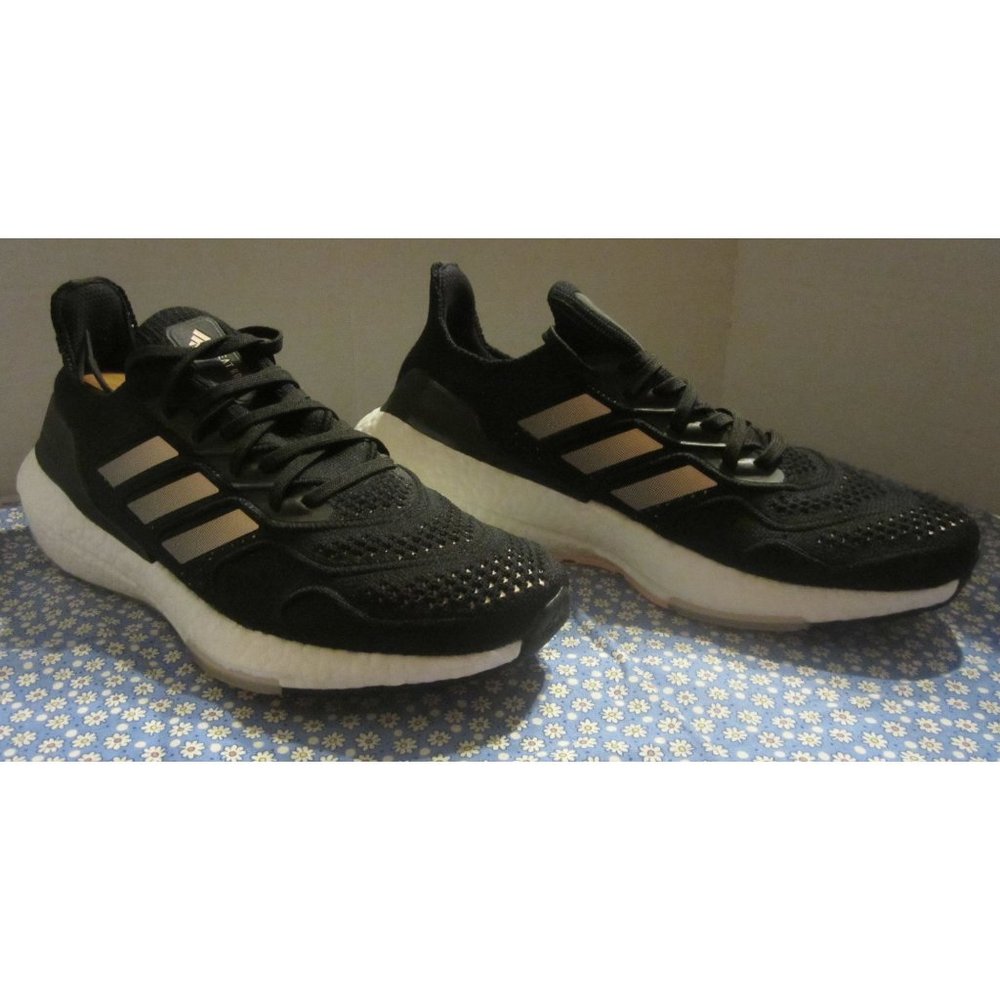 adidas Women's Ultraboost 22 Running Shoe Size 11 - Picture 3 of 12